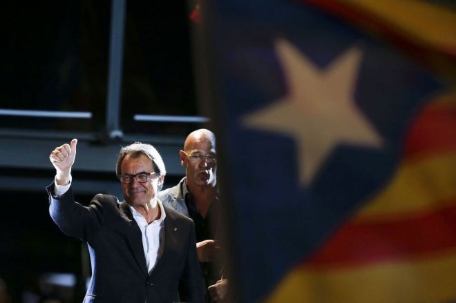 Artur-Mas-celebra-la-victoria-_54437685526_54028874188_960_639